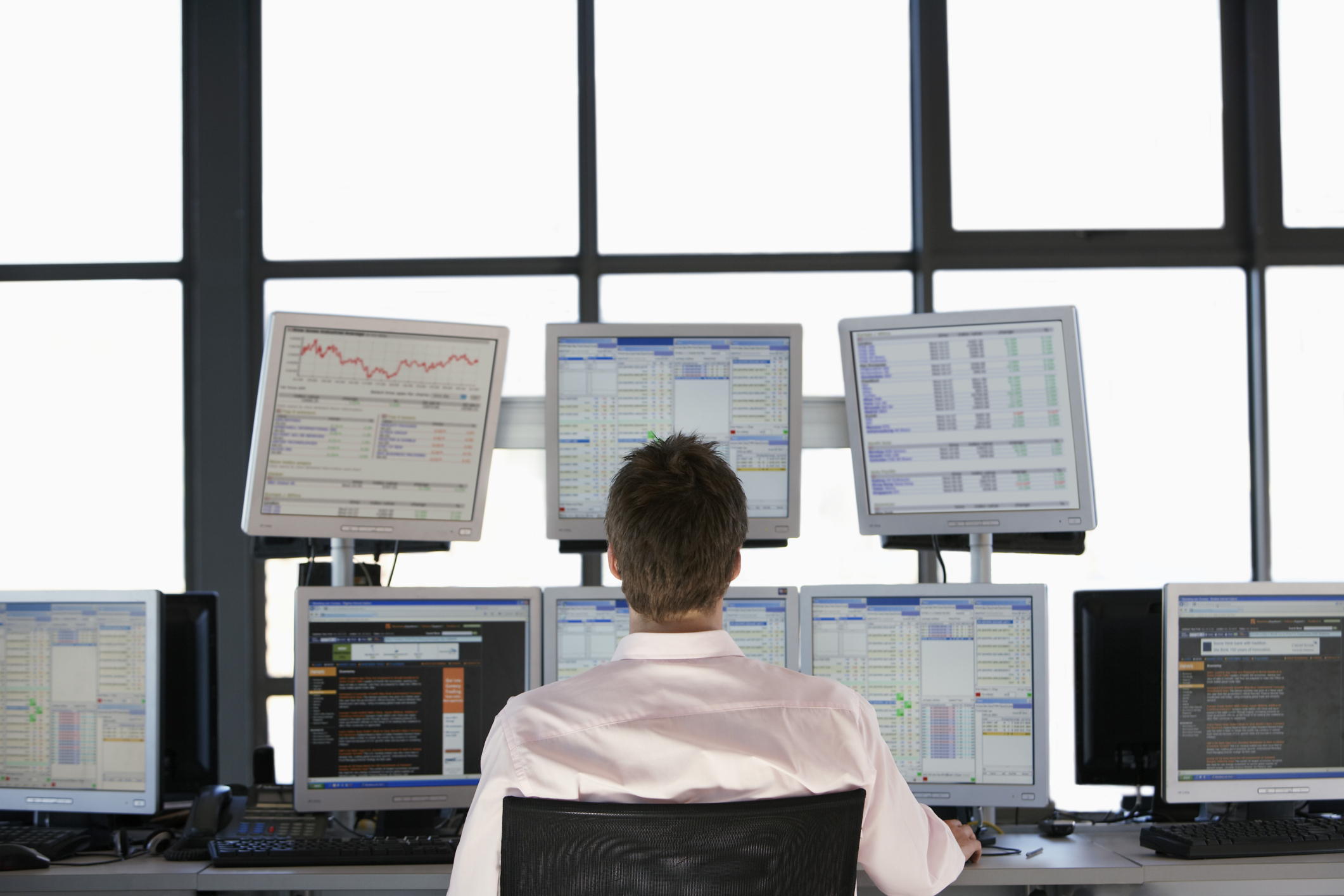 Beginner Investors: Do You Need a Stock Broker? | MarketHEIST