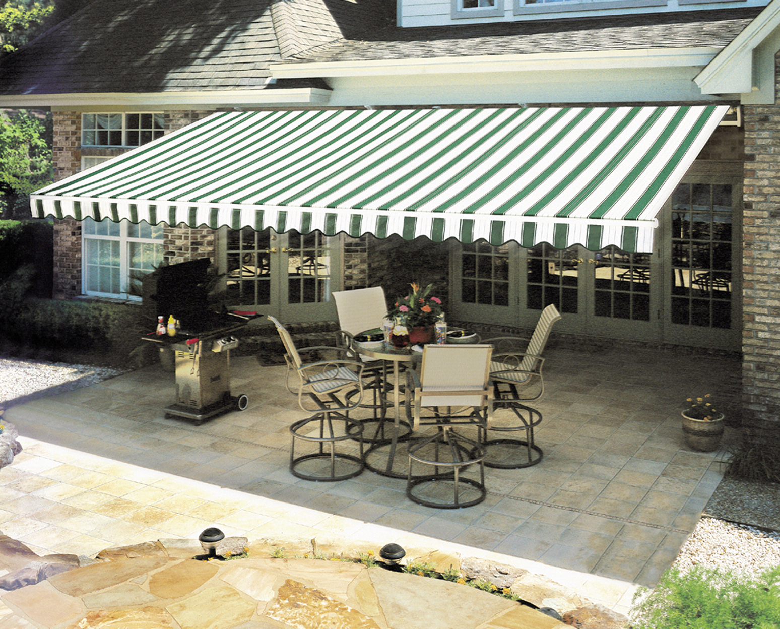 5 Reasons a Retractable Awning Is a Good Financial Investment