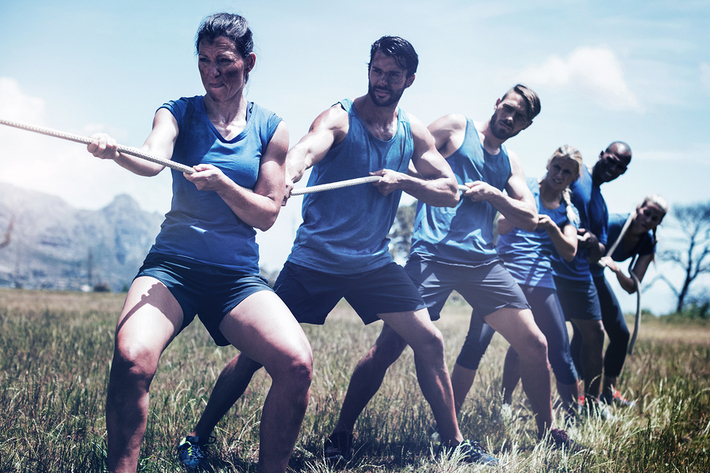 Men and women tug of war.