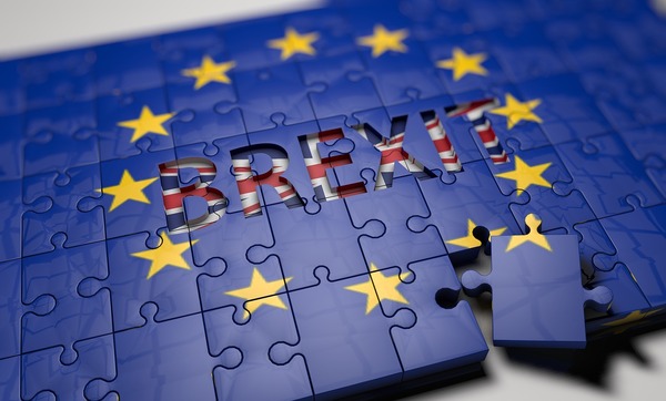 Blue puzzle with the words Brexit.