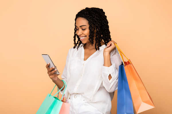 Smiling woman holding shopping bags.