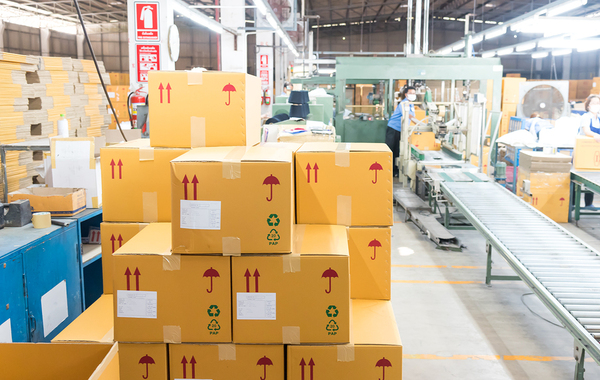 Many cardboard packages in a warehouse.