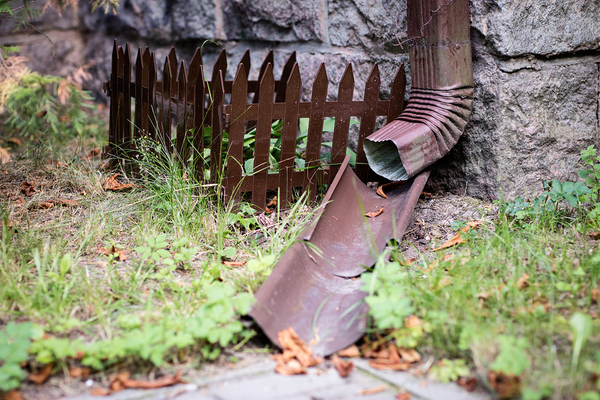 Downspout z blokiem splash.