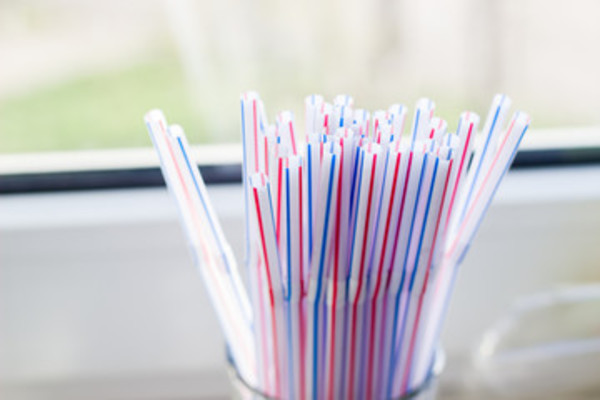 Straws in a cup.