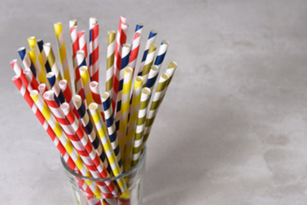 Paper straws in a cup.