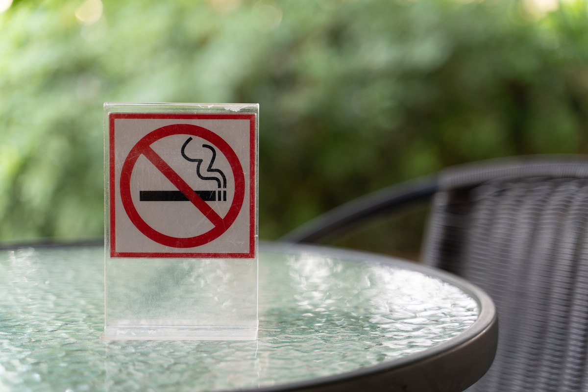 Outside table with no smoking sign.