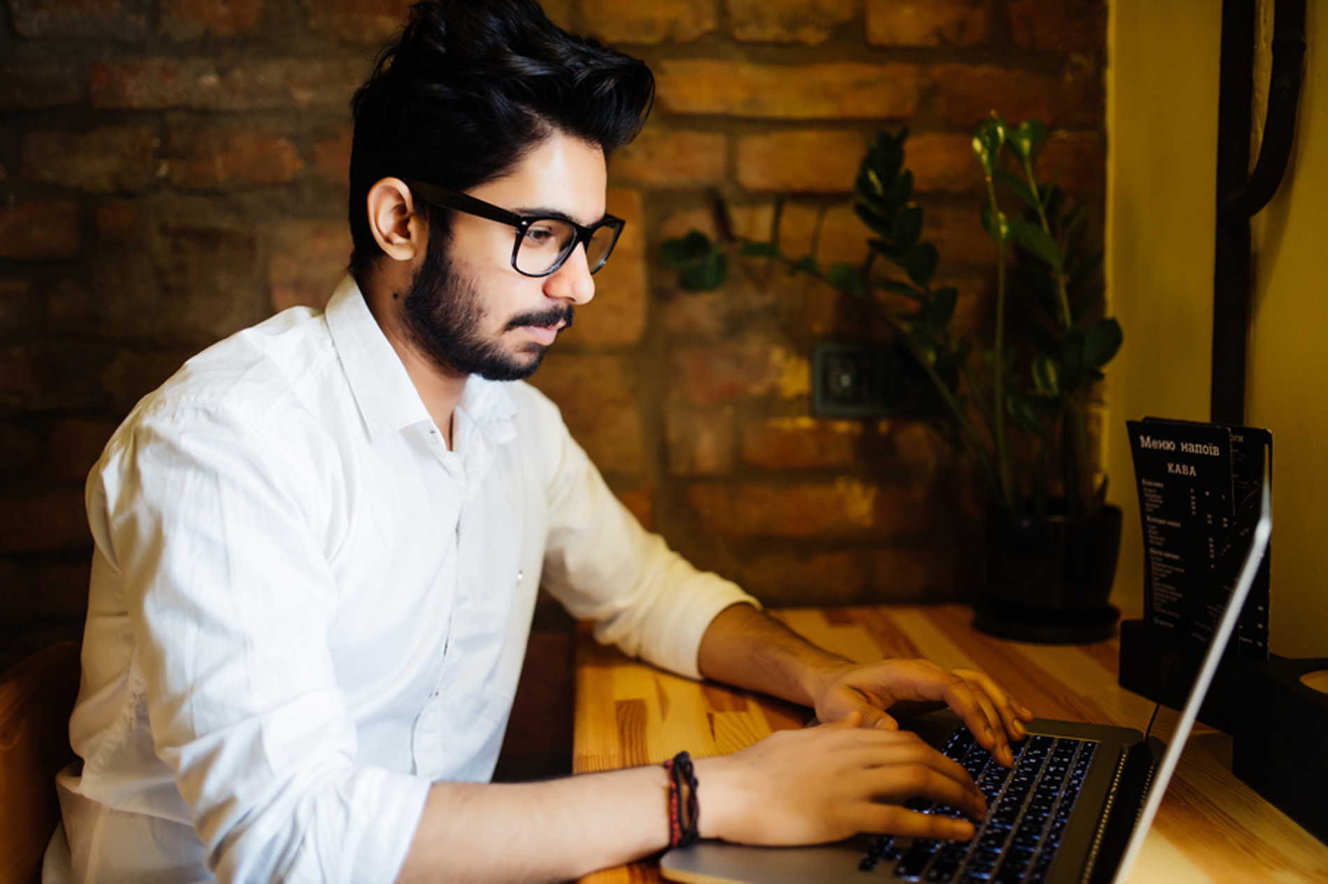 Man typing on his laptop computer.